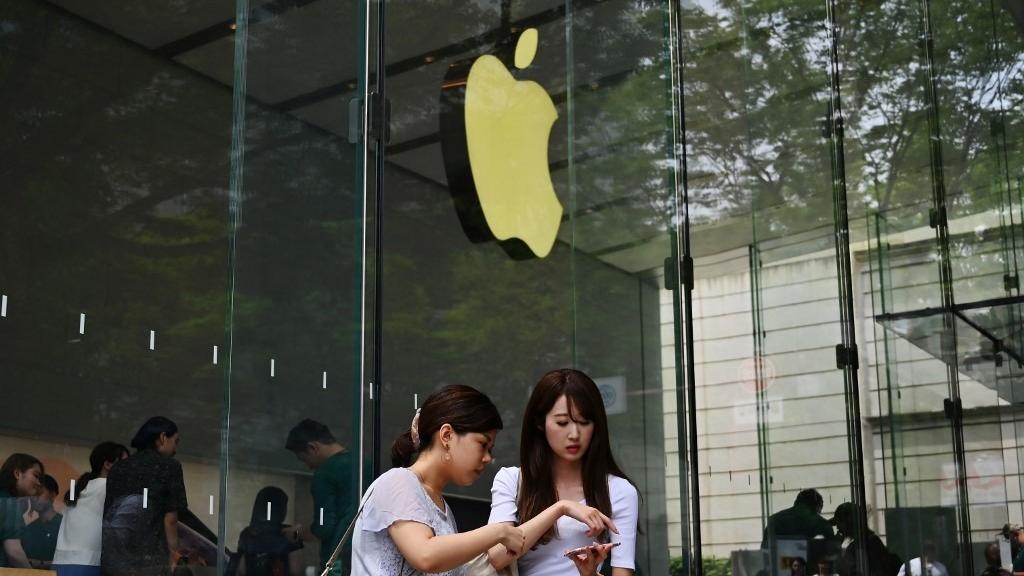 https://wisemarket.com.pk/blogs/wp-content/uploads/2025/05/Apple-Notifies-New-Victims-Of-Spyware-Attacks-Across-The-World.jpg